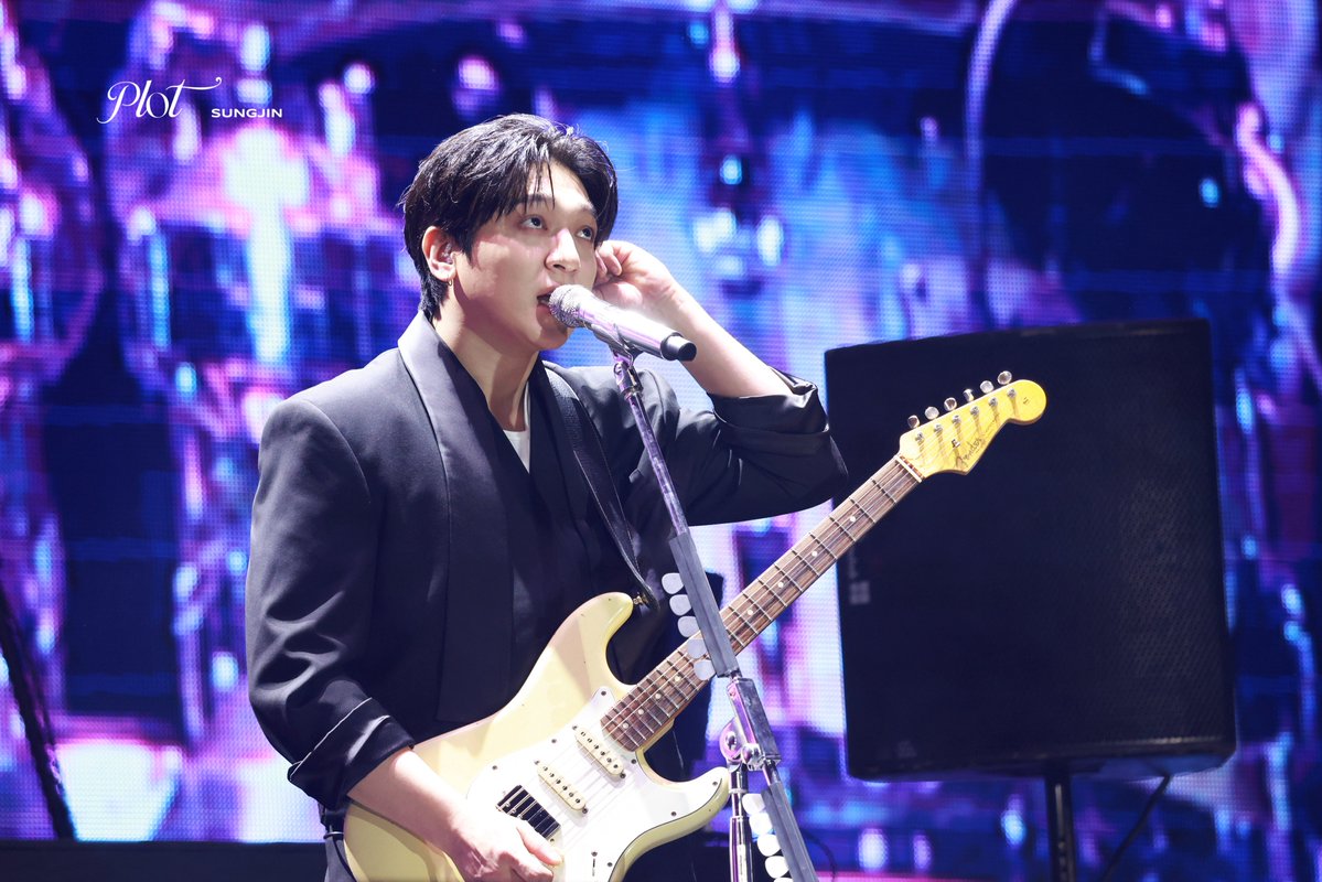 ๐๐ฅ๐จ๐ญ tweet media