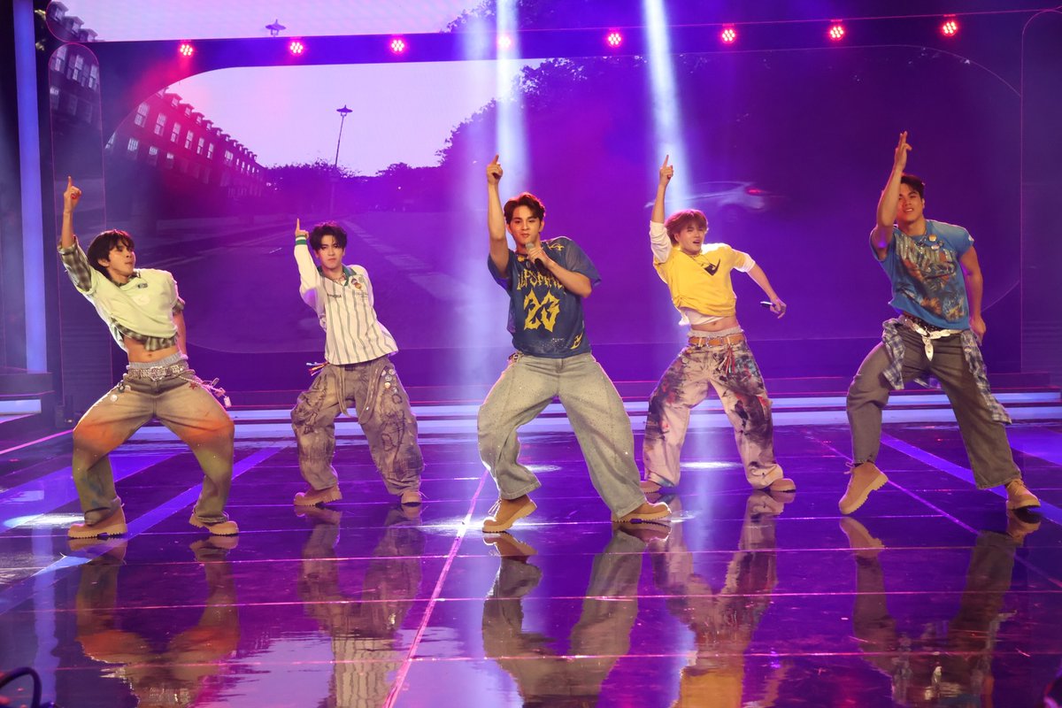 All-Out Sundays tweet media