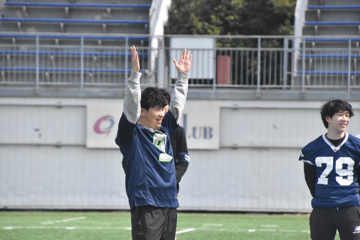 oricon's tweet photo. 若林正恭、初小説『青天』サイン本“ハンドオフ”お渡し会　200人と交流「ナイスラン！」
https://t.co/puNxAG3aCA

#青天 https://t.co/H5NHwTgkXN