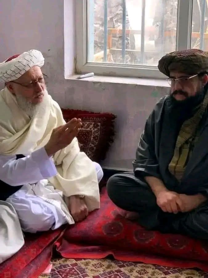رئیس الوزرا مرستیال ملاعبدالسلام حنفی حفظه الله د بندیانو سره د لیدنی پر مهال د سترجنرال مبین سره هم لیدلی دي 👋