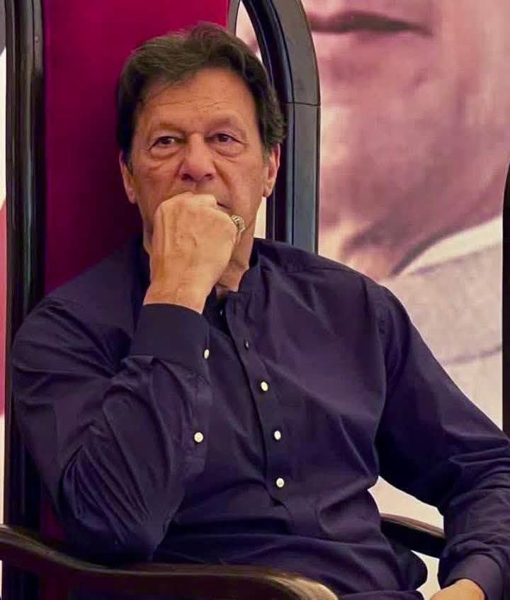irdkpk's tweet photo. دروازے بند، آواز دبائی گئی
بیماری میں بھی رحم نہ آیا
عید بھی اداس کر دی گئی
یہ ظلم ٹوٹے گا
@TeamiPians
#CrueltyAgainstKhanOnEid https://t.co/KiUEtRezCp