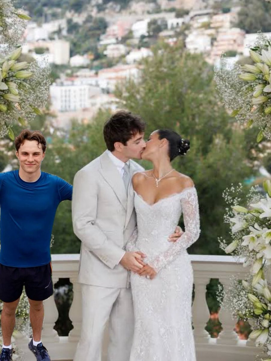 pitlanep1astri's tweet photo. day one of photoshopping oscar in random places every day until he finishes a race https://t.co/rGplnnSkym