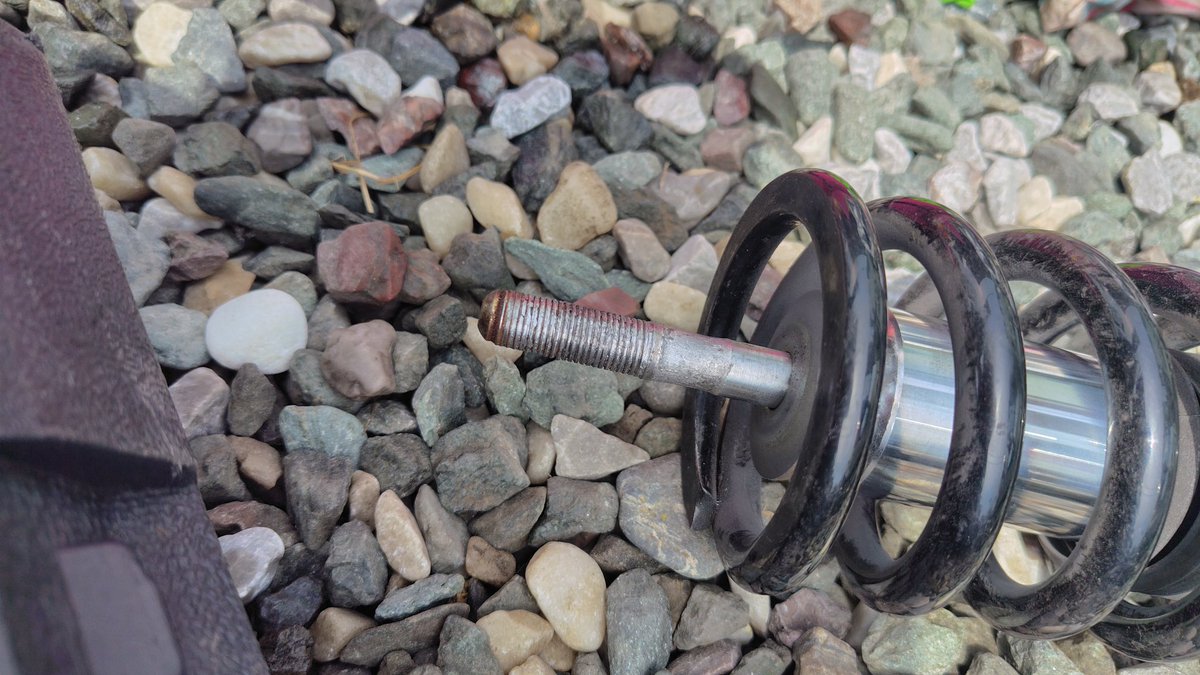 綾♪ #くそばばあ tweet media