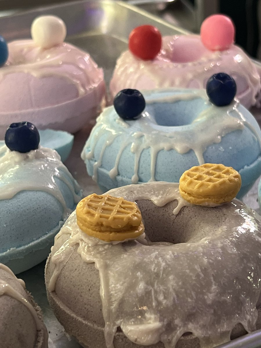 The Bath Bomb Dealer 🧖🏽‍♀️🧖🏻🛀🏽 tweet media