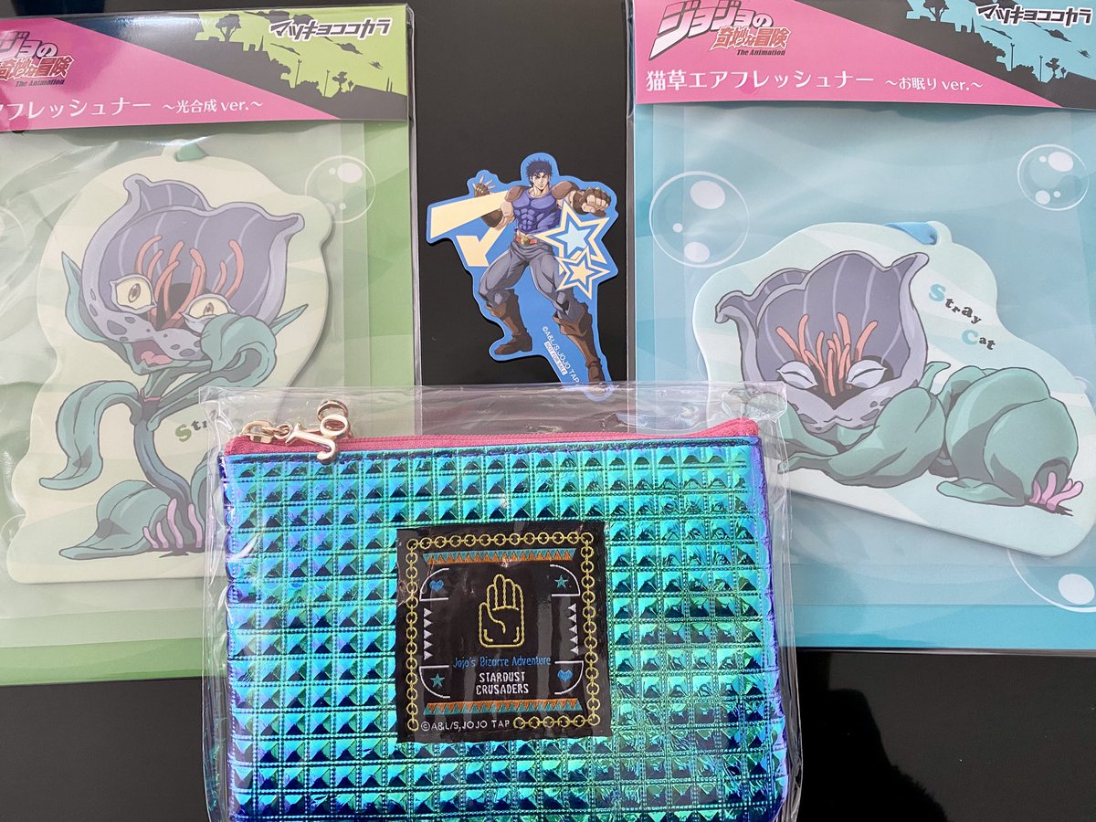 買えてよかった🐱🌱思ったより大きくてこのサイズ感
ランダムのステッカーはジョナサン！🌟