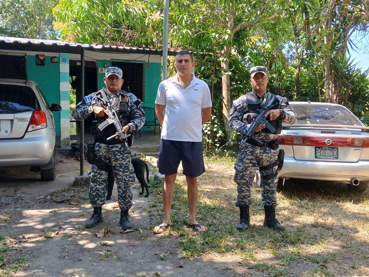 PNC El Salvador tweet media