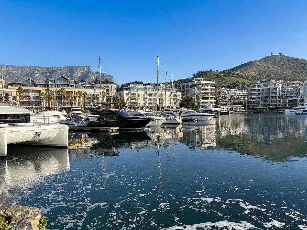 multihullmgr's tweet image. Morning bliss at the V&amp;amp;A Waterfront. The iconic silhouette of Table Mountain stands guard over this stunning luxury yacht marina. More than just a view, this is the beating heart of the Mother City
#multihull #capetown #southafrica #tablemountain #marina