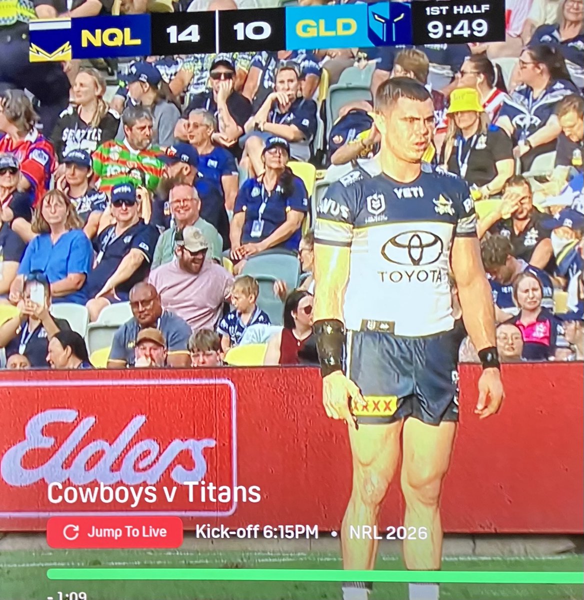 junk_man29's tweet photo. #NRLCowboysTitans #randomsouthsjumper https://t.co/PV8wwEpMyU