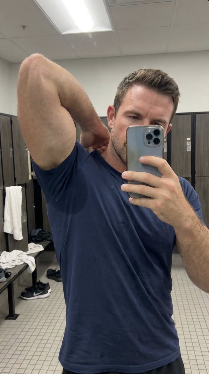 AndreeErrera's tweet photo. I love showing my armpits ❤️🔥😈🍆 https://t.co/7TssdJFneU