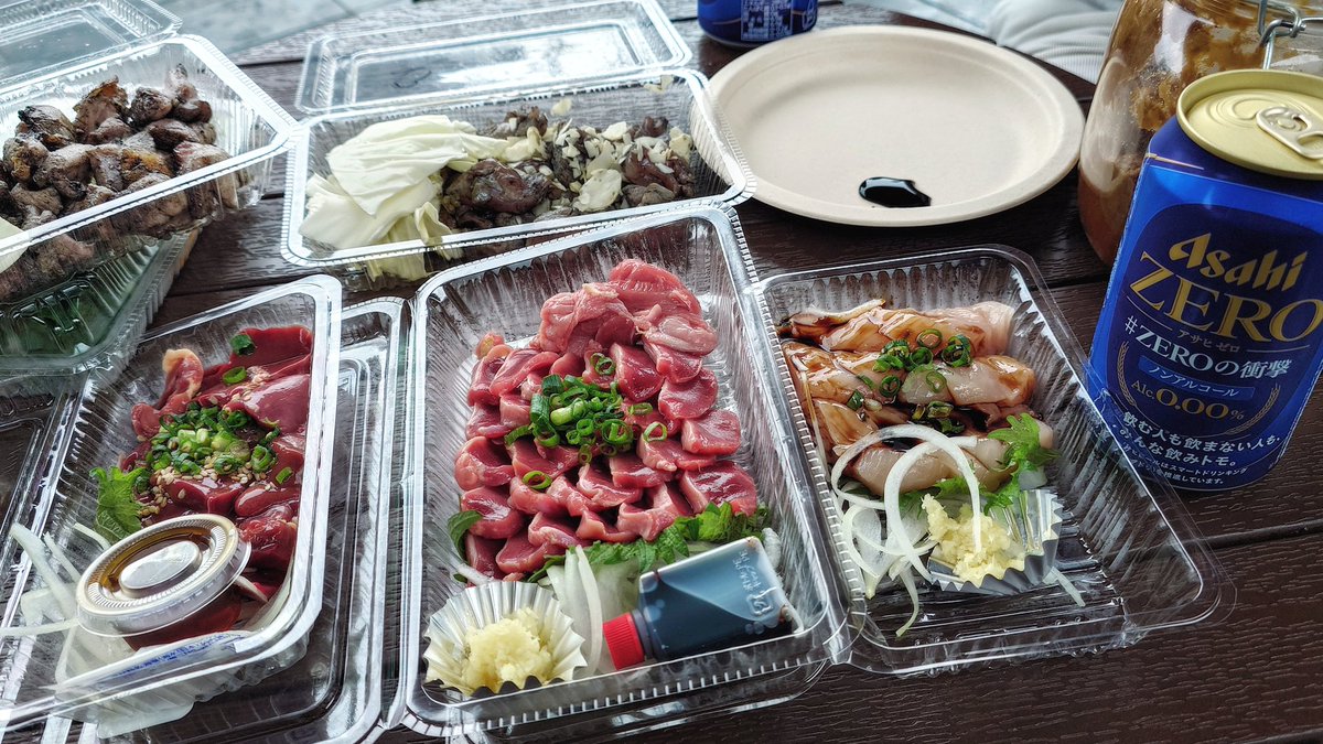 sy12_experience's tweet photo. 炭火焼きとレバ刺しの為だけに宮崎来たけど別次元の美味さで号泣🐔 https://t.co/AG7I60a4p7