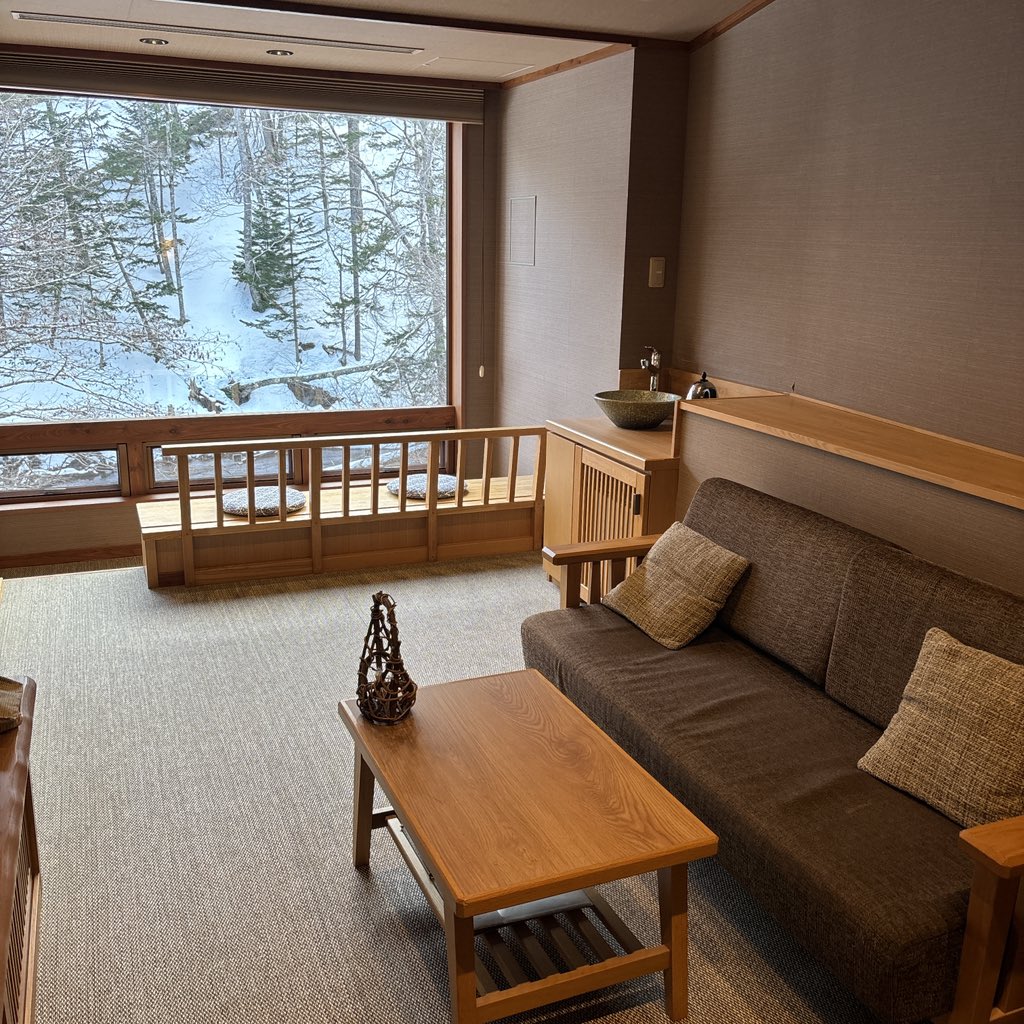 辛抱キャット tweet media