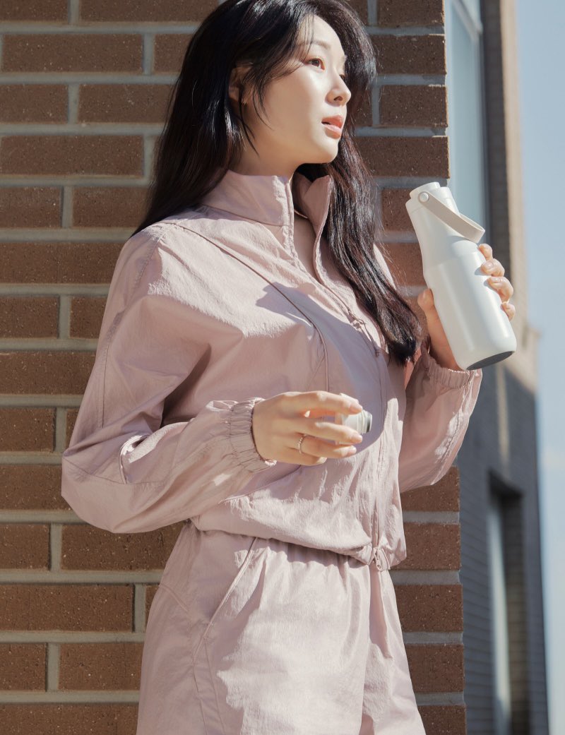 _wooyun's tweet photo. 뉴발란스 Glossy Pink Spring with YUNA #김연아 https://t.co/YA3WbUF3a9