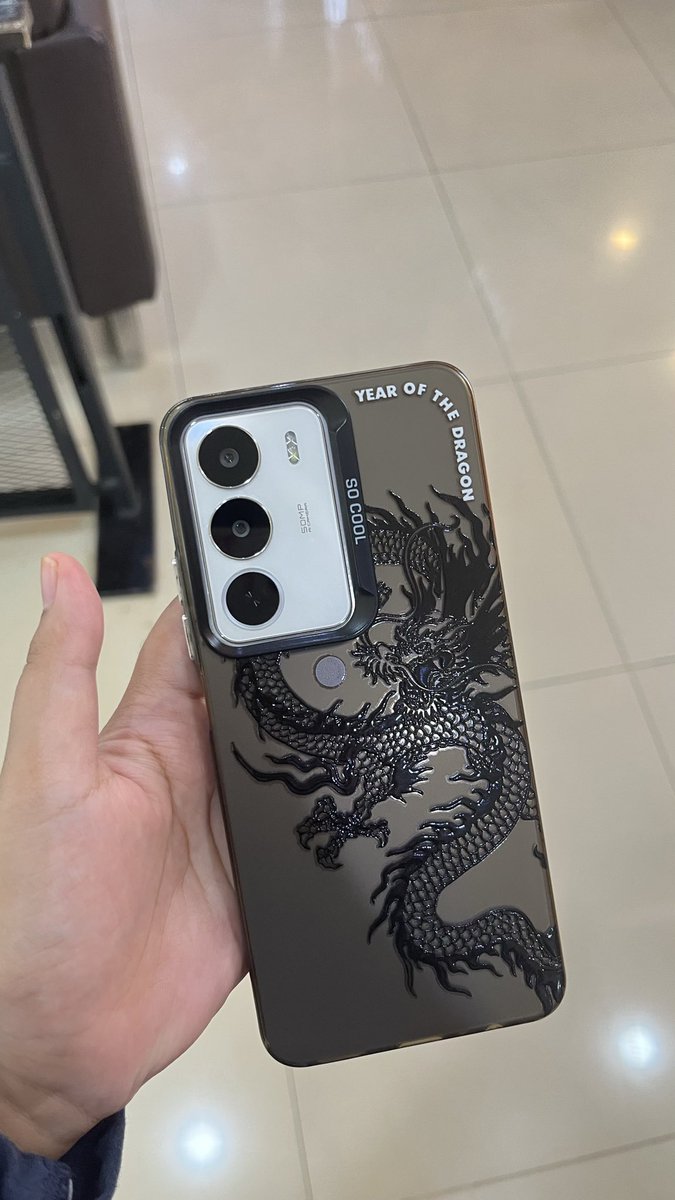 shafwaaaa's tweet photo. @infomalang  aku nemu hp di kursi pijet moggg, udah kuberikan satpam yaa, barangkali pemiliknya mau ambil katanya dititipin posko satpam, terimakasih https://t.co/jnA88IfkTw