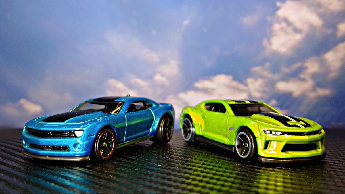 you_kun_jp's tweet photo. ホットウィール レジェンド マルチパックのカマロ✕カマロです。
#ミニカー #ホットウィール #hotwheels #legends #tour
2018 #copo #camaro #SS
2013 hot wheels #chevy camaro special edition https://t.co/82OtXtKYuC