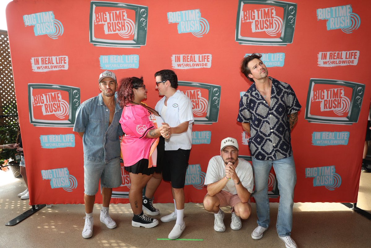 nicole🌙 tweet media