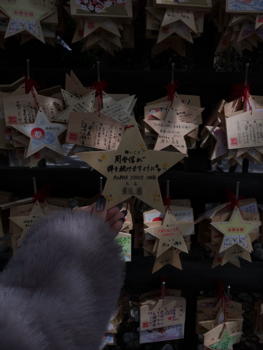 ⭐︎ tweet media