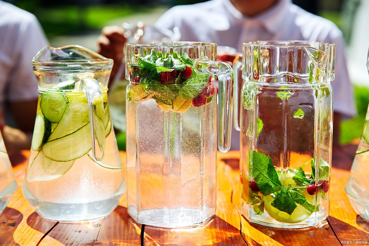 sue dotinga tweet media