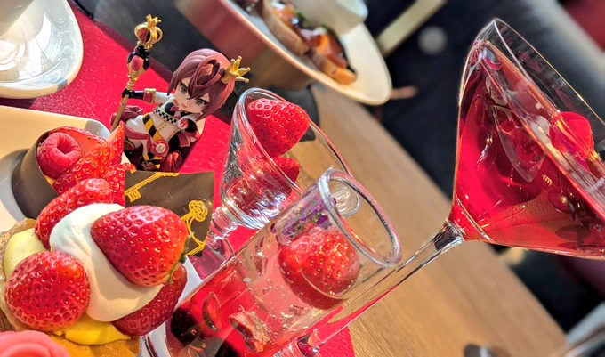 薔薇と苺の深紅のお茶会 宝石箱から苺だしてくれた