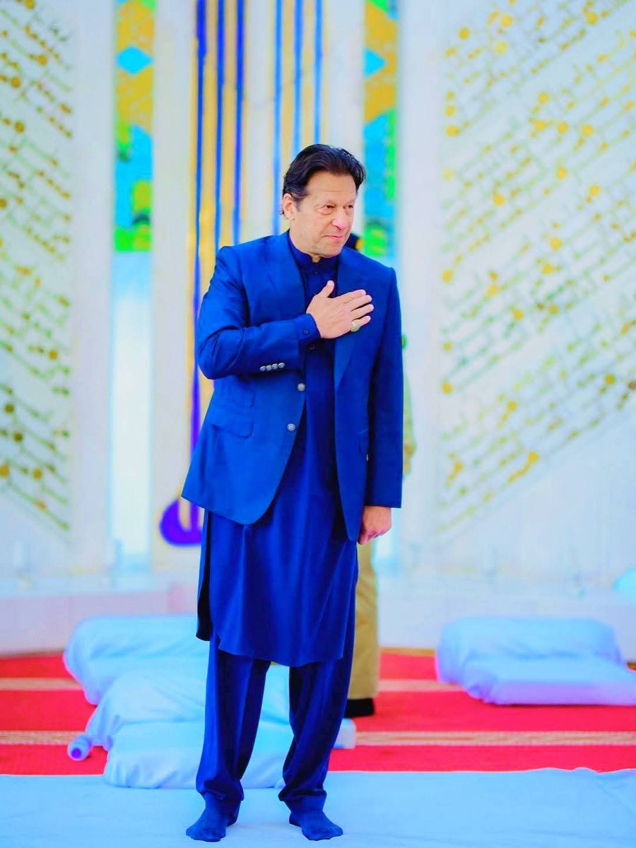 irdkpk's tweet photo. خان کے ساتھ جو ہو رہا ہے
وہ کھلا ناانصاف ہے
عید کو بھی اندھیرے میں ڈبو دیا
قوم بیدار ہو چکی ہے
@TeamiPians
#CrueltyAgainstKhanOnEid https://t.co/bv2MIFhZP6
