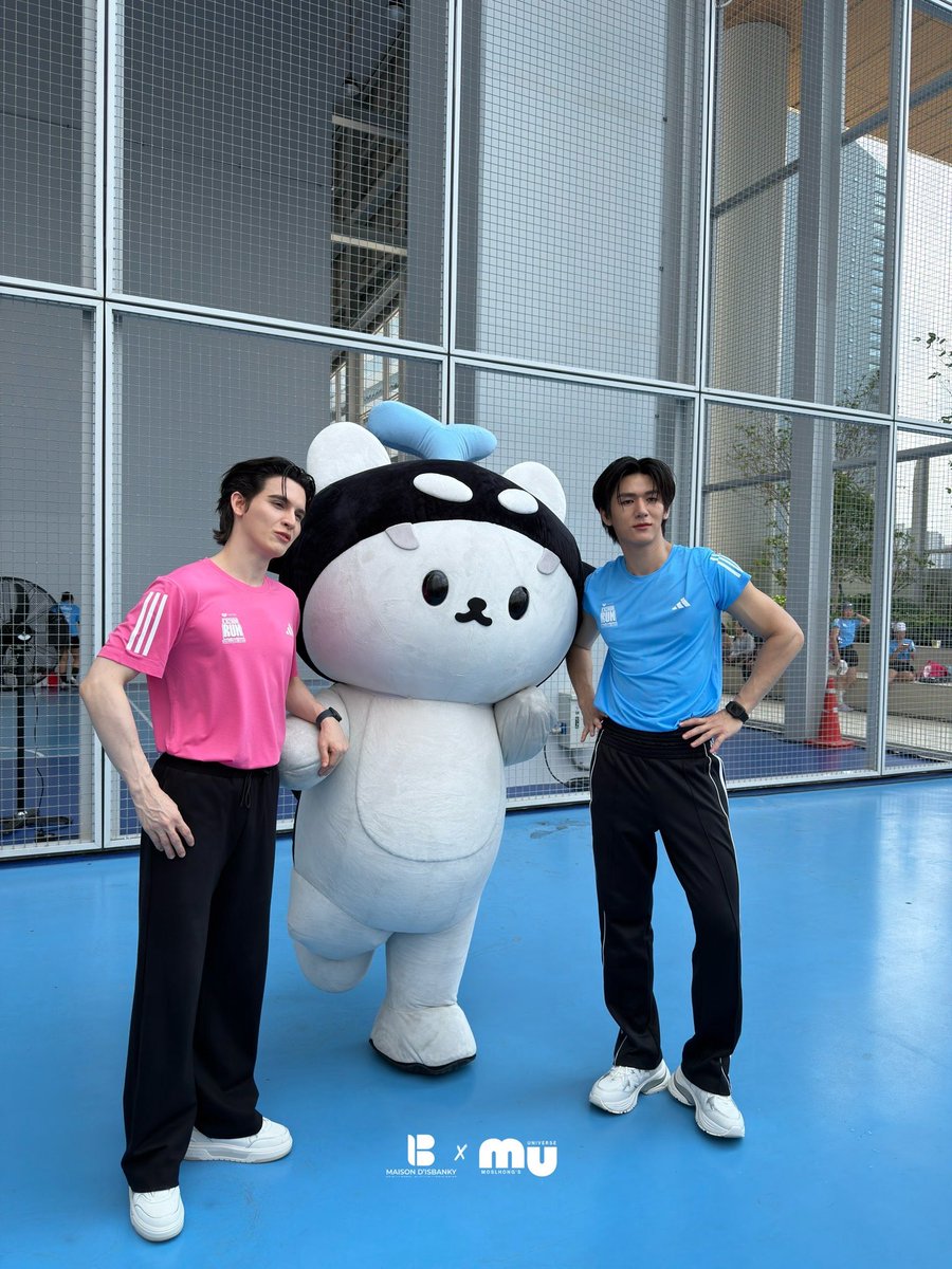 เด็กเล็กทั้งสาม ตื่นมาออกกำลังกายเช้ามาก เก่งมาก น่ารักมาก 

Lazada Run Wellness Fest

#LZDRunWellnessFest
#MosBank #moslhong #isbanky