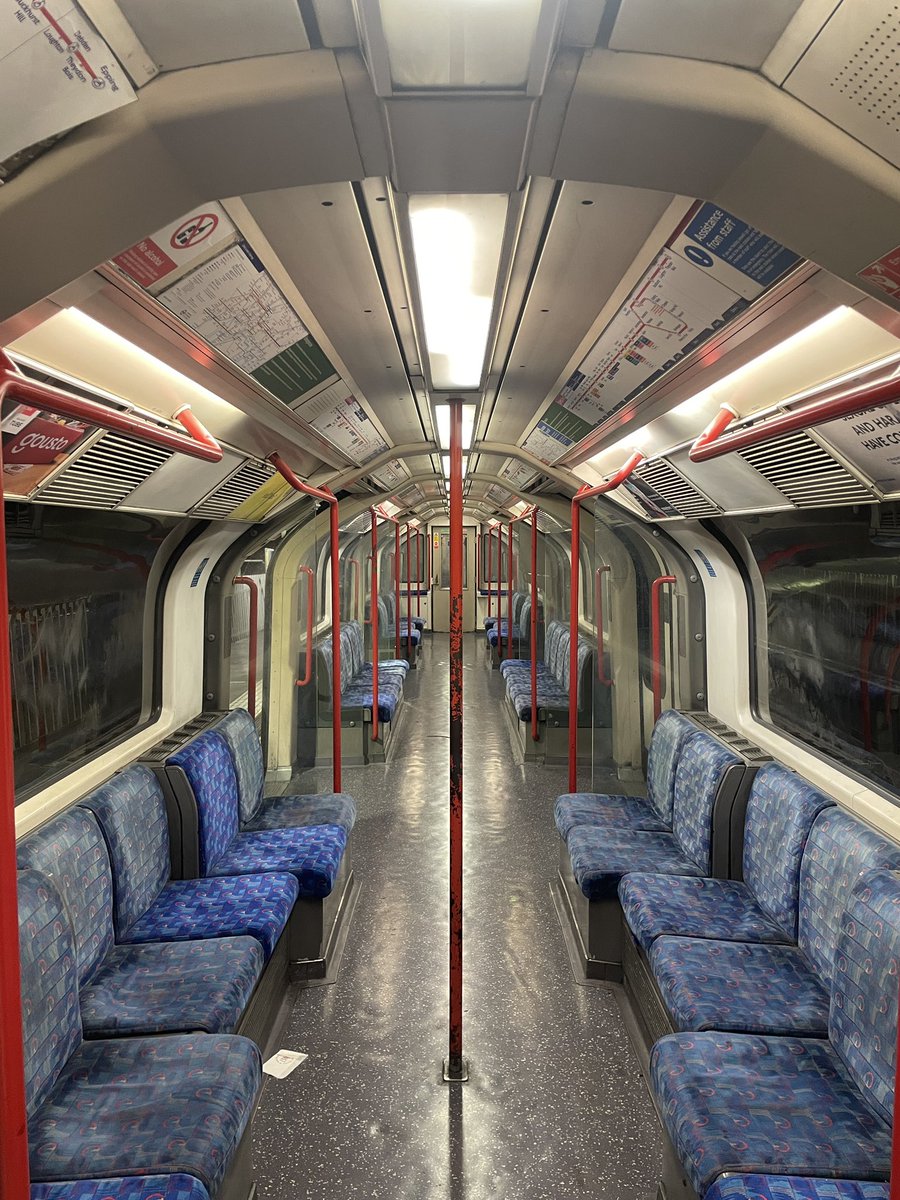 Kousaka Reina的罗伯逊-沃尔克度规 tweet media