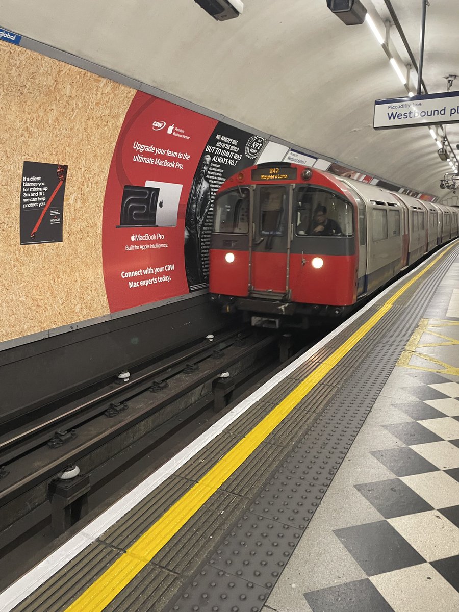 Kousaka Reina的罗伯逊-沃尔克度规 tweet media