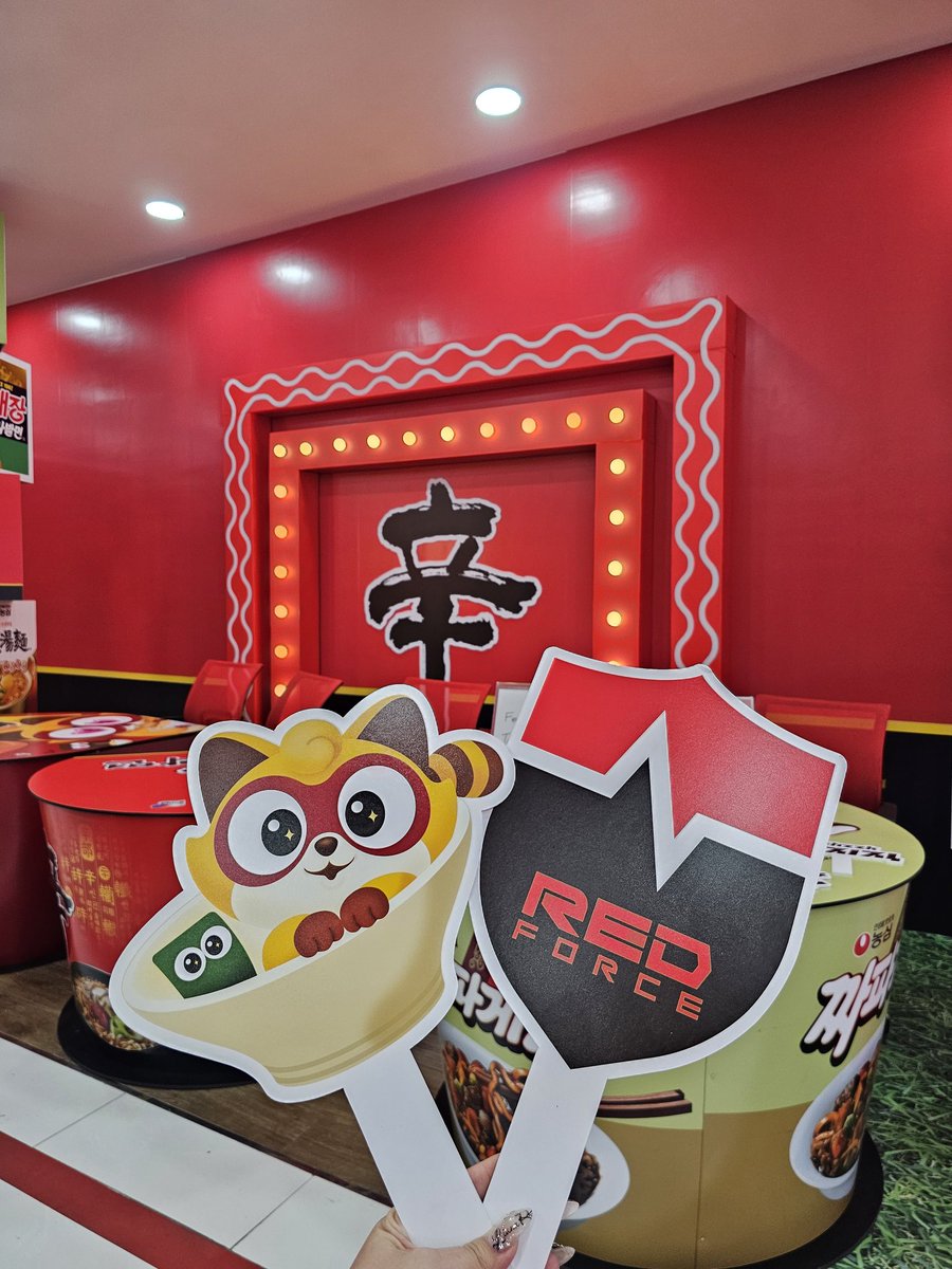 chicnguyenn's tweet photo. #ShinRamyun #mishin #nongshim #PopupStore #NSWIN https://t.co/NgulNLGYEp
