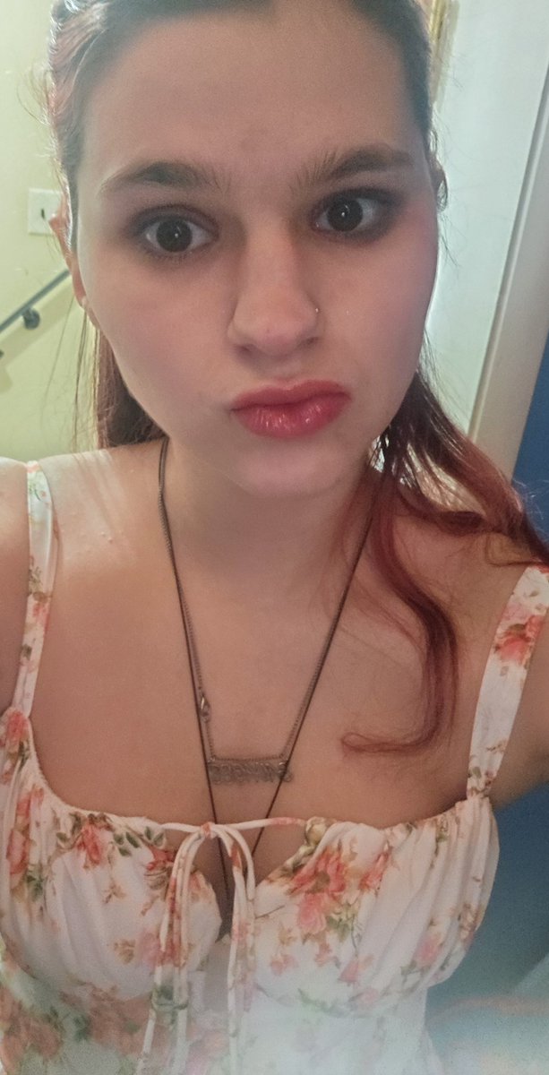 djcountrygurl88's tweet photo. The makeup and hair for open mic night #currentpictures #tiktokfind #freesample #model #showoff #sexymom https://t.co/3HTwRFIrSo