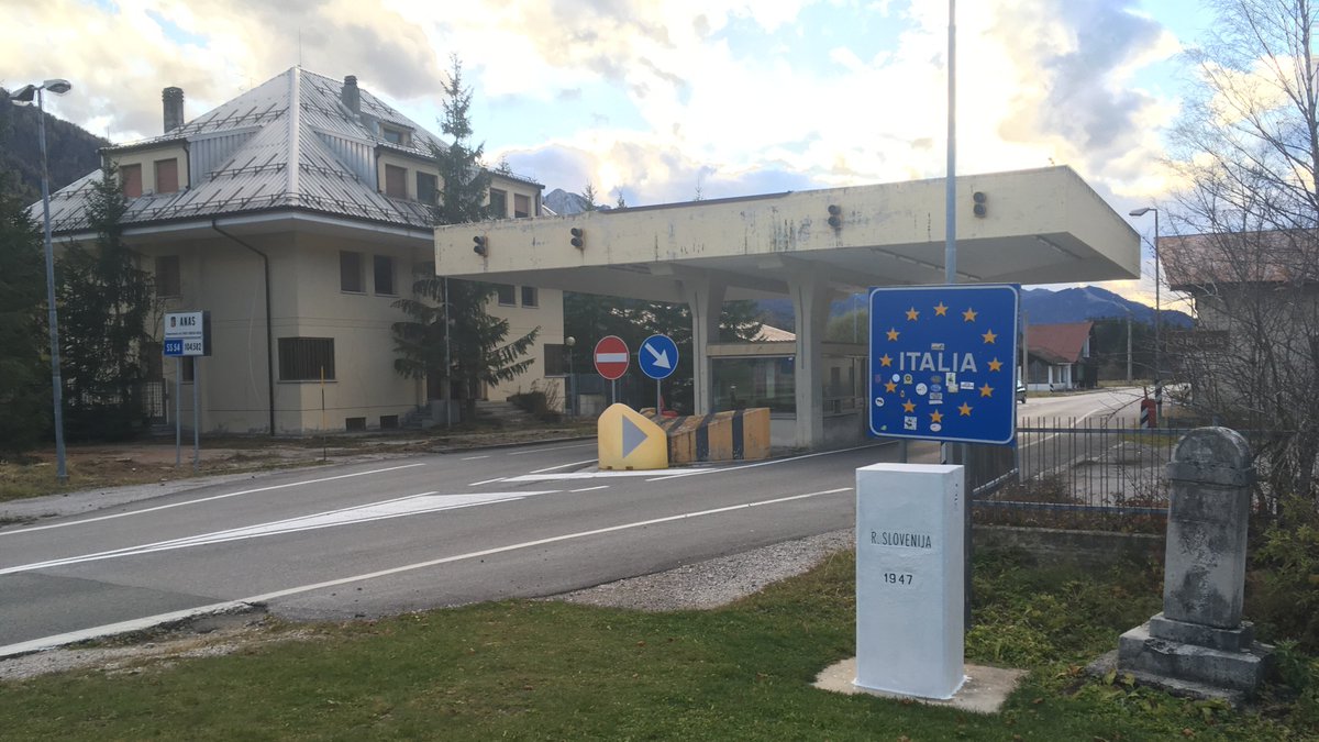 Pillandia's tweet image. Al confine internazionale tra i comuni di Monte Cragnisca (Slovenia 🇸🇮) e Tarvisio (Italia 🇮🇹).
📷: 2017.
pillandia.blogspot.com/p/avaleht-iniz…

#KranjskaGora #Riigipiir #Confine #Meja #Border #国境 #边界 #Granica #Grenze #Fronteira #Frontière #Σύνορα #Кордон #Robeža #Kufiri #Sınır #Frontera