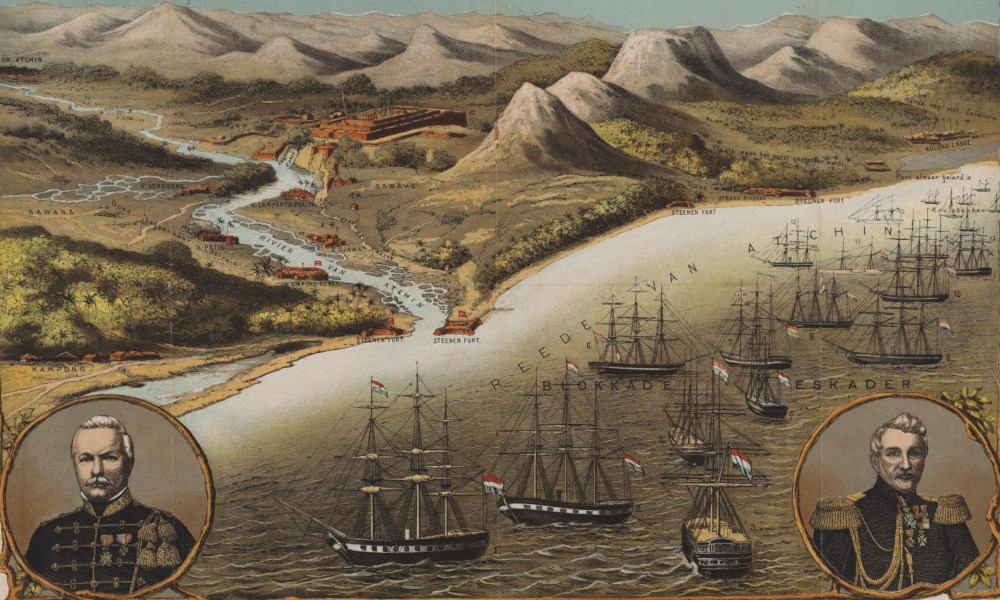 hendrifisnaeni's tweet photo. Hari ini dalam sejarah, 22 Maret 1873, empat kapal perang Belanda, Citadel van Antwerpen, Siak, Murnix, dan Corhorn, mendarat di Pantai Bandar Aceh. Komisaris Pemerintah Belanda untuk Aceh, Frederik Nicolaas Nieuwenhuijzen mengirim utusan, Said Tahir, untuk menyampaikan surat kepada Sultan Aceh Alaudin Mahmud Syah. 

Suratnya berisi agar Sultan Aceh mengakui kedaulatan Hindia Belanda. Sultan menolaknya. Surat-surat berikutnya juga dijawab dengan tegas bahwa Aceh menolak mengakui kedaulatan Hindia Belanda.

Empat hari kemudian, 26 Maret 1873, Belanda menyatakan perang terhadap Aceh. Serangan pertama Belanda mengerahkan 3.000 tentara dipimpin oleh Mayor Jenderal Johan Harmen Rudolf Kohler yang tewas ditembak tentara Aceh.

Pada 1874, serangan kedua Belanda mengerahkan 8.000 tentara. Letjen Johannes van Swieten mengumumkan telah menguasai Banda Aceh. Namun, rakyat Aceh terus melancarkan perlawanan.

Perang Aceh menjadi perang terlama, terkuat, dan terbesar yang dihadapi Belanda. Rakyat Aceh pantang menyerah karena didorong oleh motivasi keagamaan melawan kaphee (kafir) sehingga disebut Perang Sabil.

Perang Aceh mengakibatkan korban sangat besar di kedua belah pihak. Di pihak Aceh, sekitar 70.000 orang tewas. Sedangkan di pihak Belanda, lebih dari 2.000 tentara tewas di medan perang, 10.000 tentara tewas karena penyakit kolera dan beri-beri, 25.000 orang kuli narapidana tewas karena perang dan penyakit, serta lebih dari 12.000 terluka.*

🔗https://t.co/FmyRzxtRVC

📷Pengepungan Aceh oleh Belanda, 1873. Tampak gambar panglima militer Belanda, Johan Harmen Rudolf Kohler (kiri) dan Johannes van Swieten (kanan). (Atlas Van Stolk).