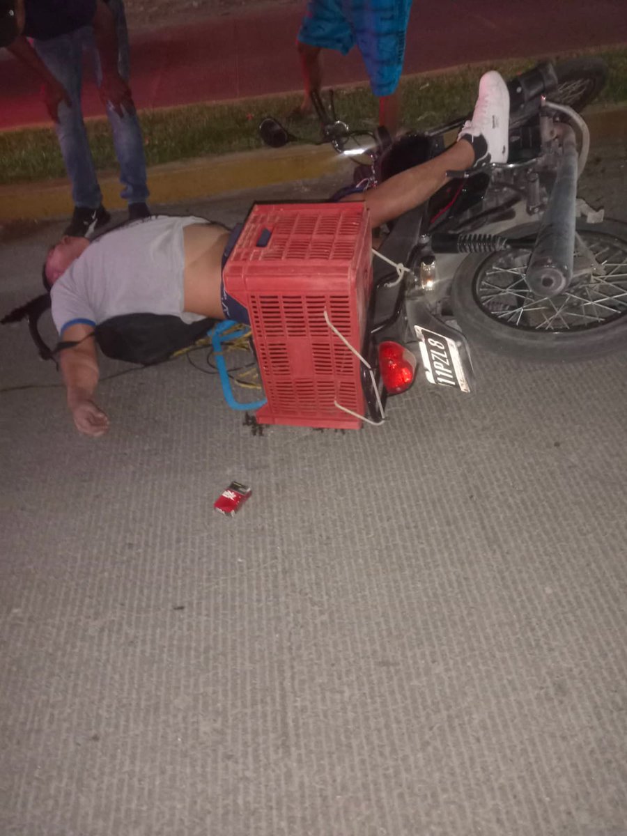Mor_en_lucha's tweet image. #ULTIMAHORA Velocidad, falta de pericia, ausencia de protección y en muchos casos hasta alcohol y uso de drogas, son rasgos en muchos de los #bikers hoy en día. Hechos carr. fed. Yautepec-Cuautla. ¿Y el casco apa? #Inseguridad #Morelos