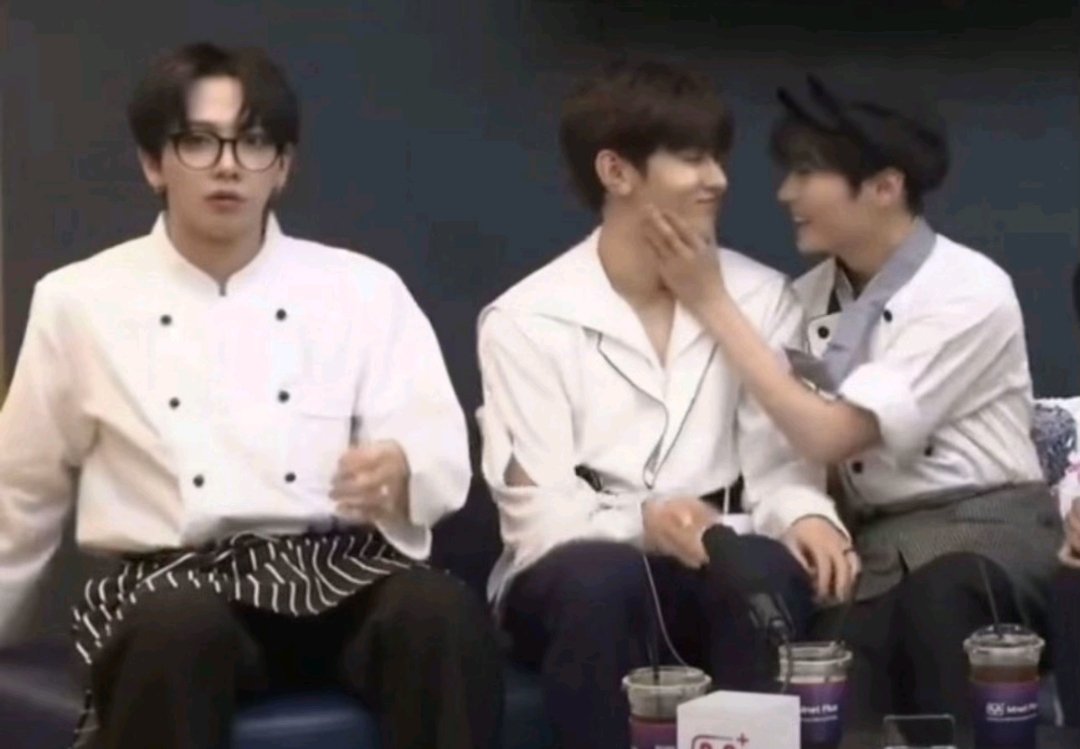 taerae dimple tweet media