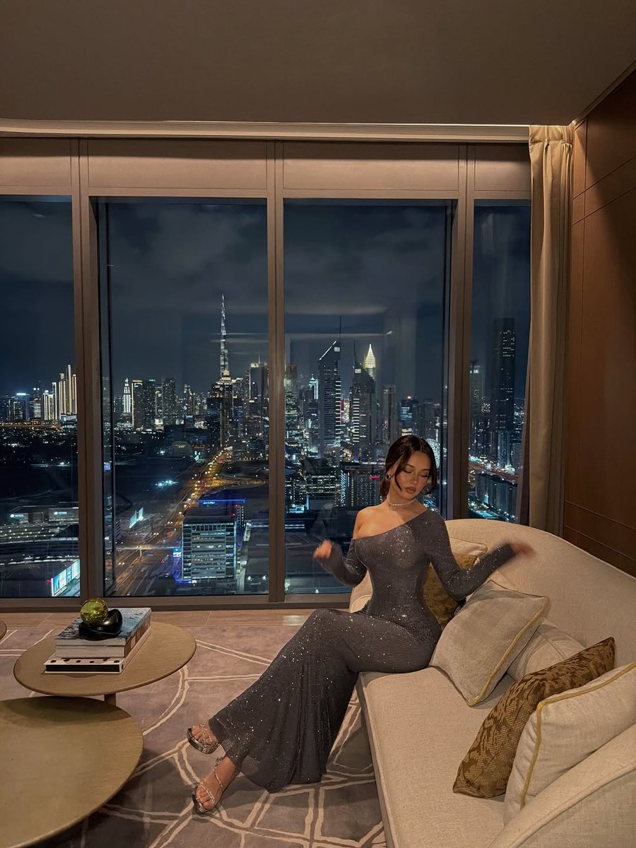 itsdoina222's tweet photo. Matching the Burj Khalifa ✨ https://t.co/RFi7IQKw8t
