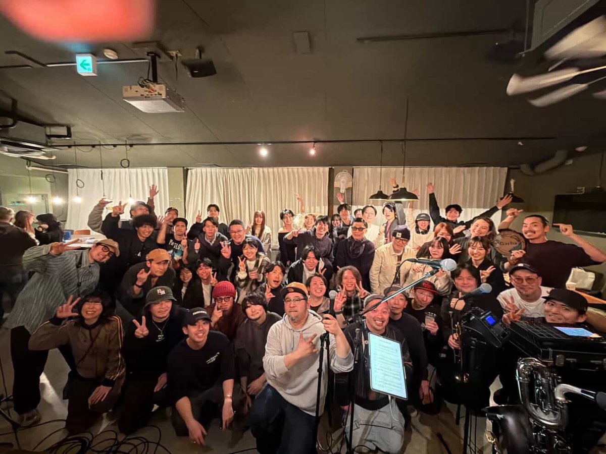 cocolo_no's tweet photo. 昨日は名古屋行ってきました！
出演者、スタッフ、そしてお客さんもみんな温かく楽しく演奏させてもらいました！
すんばらしいイベントやった！
「Funk you so much vol.5」
@ FLOW lounge
Bacteria Sound Machine
Mutt Avenue
〈Food〉
Garba

※最初のcocolo-Noオフショット動画はハカマダユウキ提供 https://t.co/8Tf7bCmv6q