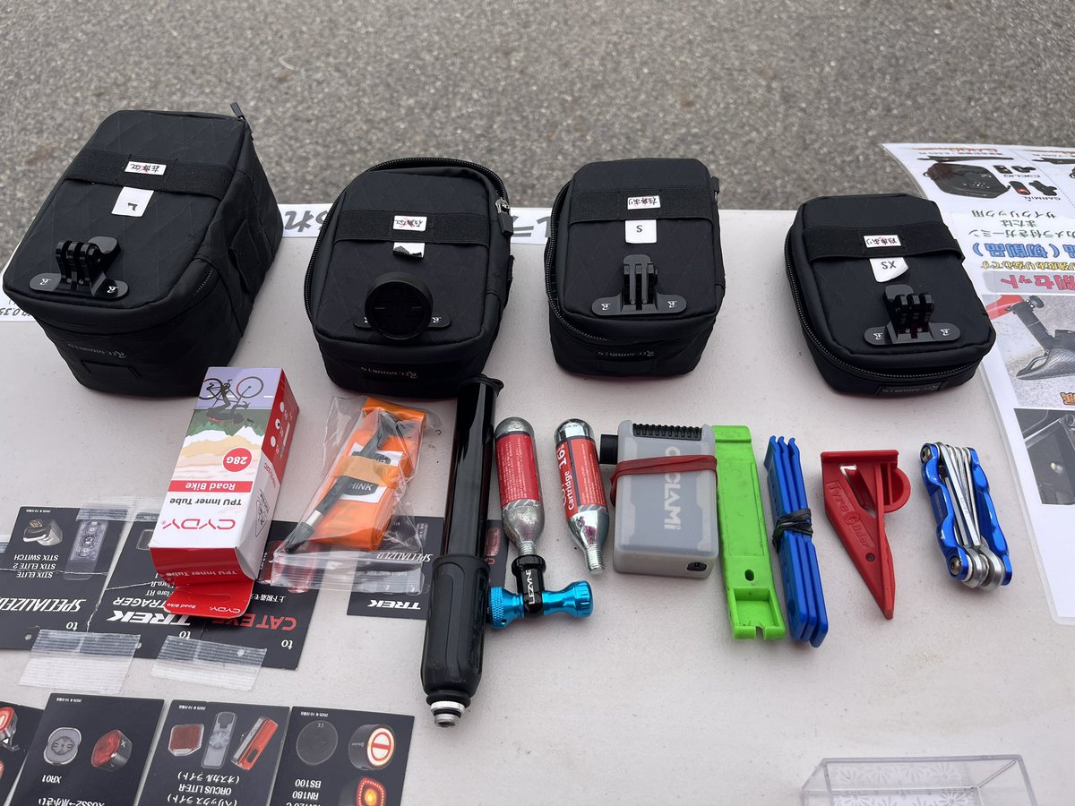 RECMOUNTS's tweet photo. テールライトが付けられる
サドルバッグ

イベントでは
サイズ感の確認用に　
電動ポンプ
TPUチューブ
タイヤレバーなどを用意しています https://t.co/sdV3LqoXFx