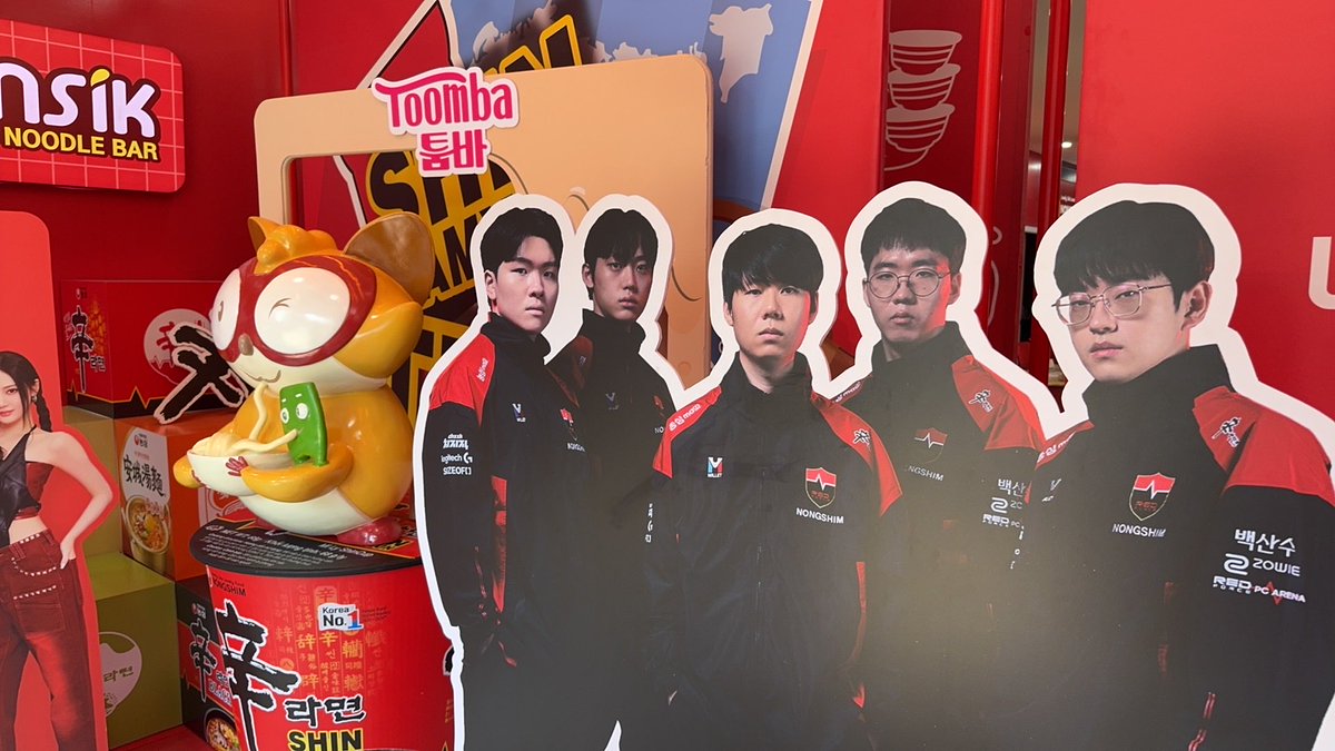 取不到名字的F tweet media