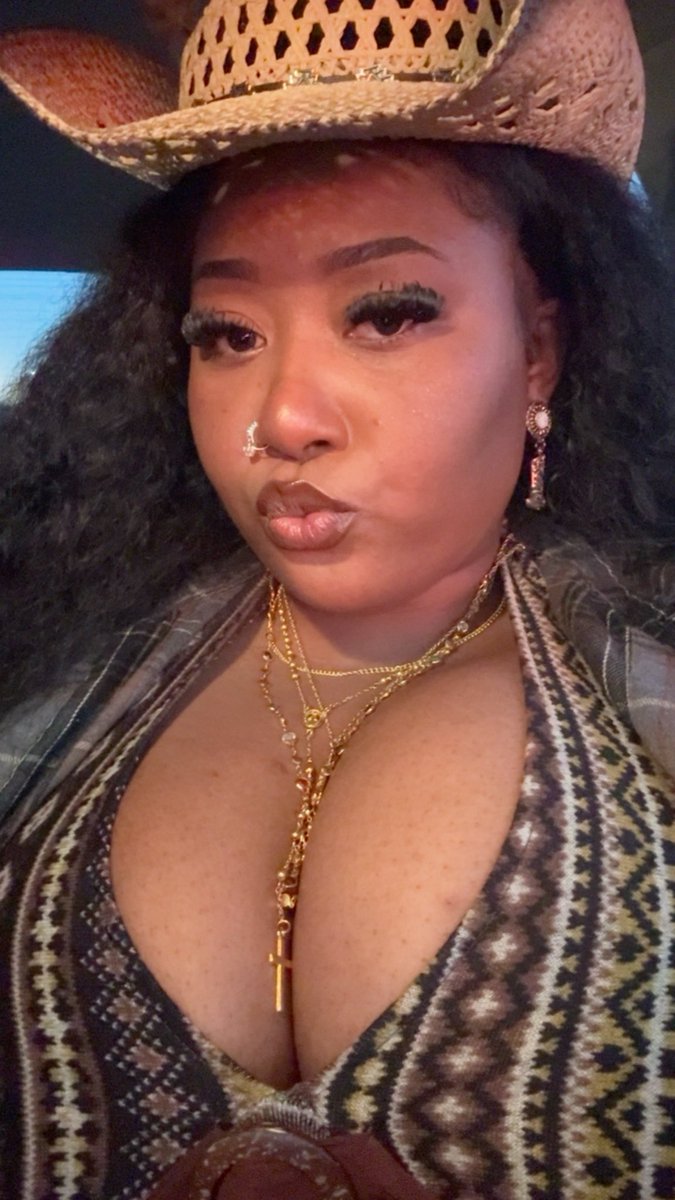 𐌋ል𐌃ሃ ኡ💋 tweet media