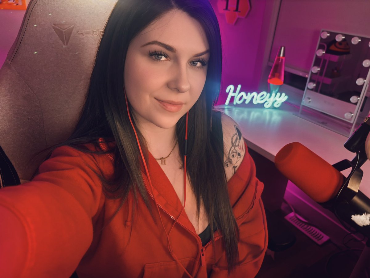 Honeyybeebaby || Jessie tweet media