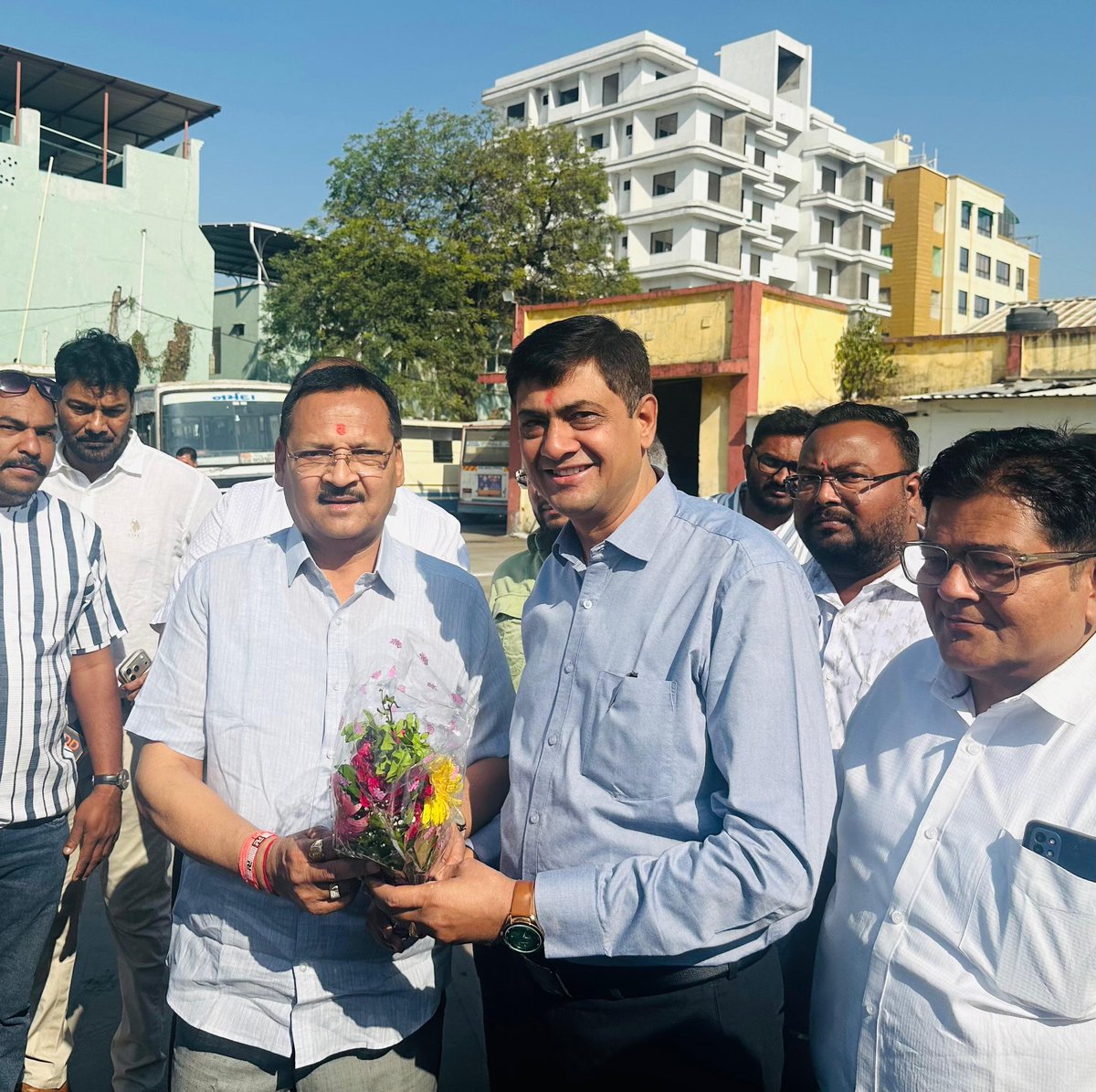 dmankleshwar's tweet photo. આજ રોજ અંકલેશ્વર  સીટીબસસ્ટેશન ખાતેથી નવીન રૂટ  અંકલેશ્વર થી અમરેલી વાયા સાળંગપુર/છોટાઉદેપુર, વાપી ત્રણ નવીબસોનું  માન.મંત્રીશ્રી ઈશ્વરસિંહ પટેલ સાહેબના હસ્તે ફ્લેગ ઓફ આપી શુભારંભ કરવામાં આવેલ આ શુભ પ્રસંગે વિભાગીય નિયામકશ્રી ભરૂચ, ડેપો મેનેજરશ્રી,કર્મચારીઓ મુસાફરો ઉપસ્થિત રહેલ https://t.co/lCwpYr80X3