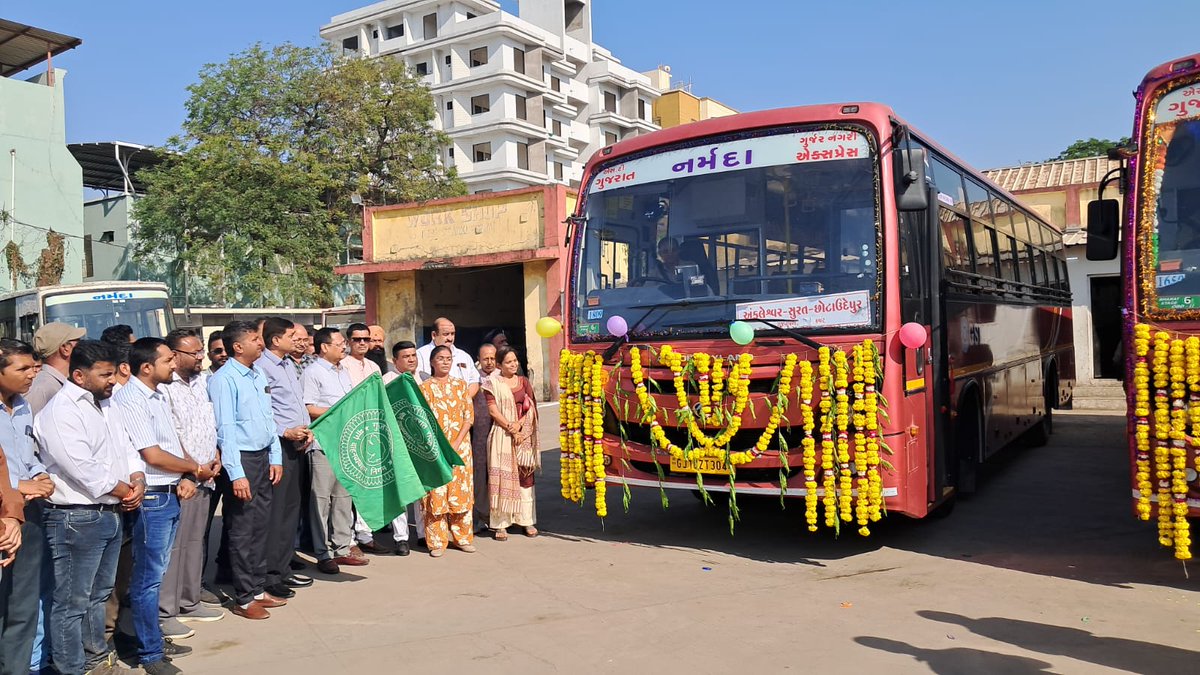 dmankleshwar's tweet photo. આજ રોજ અંકલેશ્વર  સીટીબસસ્ટેશન ખાતેથી નવીન રૂટ  અંકલેશ્વર થી અમરેલી વાયા સાળંગપુર/છોટાઉદેપુર, વાપી ત્રણ નવીબસોનું  માન.મંત્રીશ્રી ઈશ્વરસિંહ પટેલ સાહેબના હસ્તે ફ્લેગ ઓફ આપી શુભારંભ કરવામાં આવેલ આ શુભ પ્રસંગે વિભાગીય નિયામકશ્રી ભરૂચ, ડેપો મેનેજરશ્રી,કર્મચારીઓ મુસાફરો ઉપસ્થિત રહેલ https://t.co/lCwpYr80X3