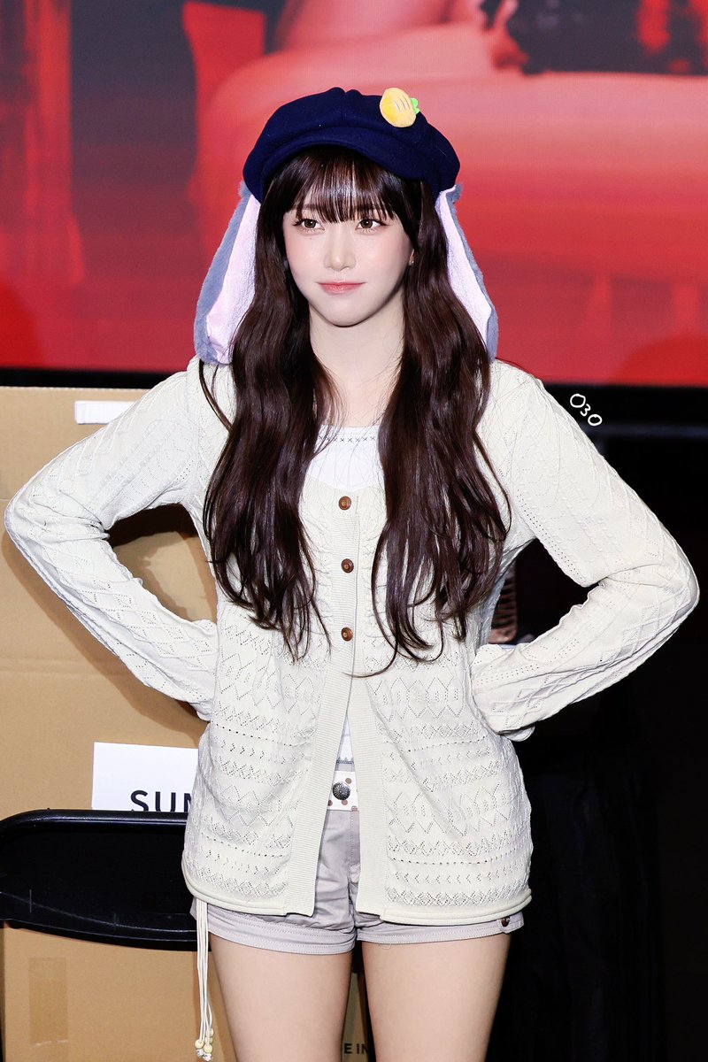 Sumingong's tweet photo. 260321 🤲🏻🫳🏻

#스테이씨 #STAYC #수민 #SUMIN
#동글동글쑴 https://t.co/zeZ7e1fEf6