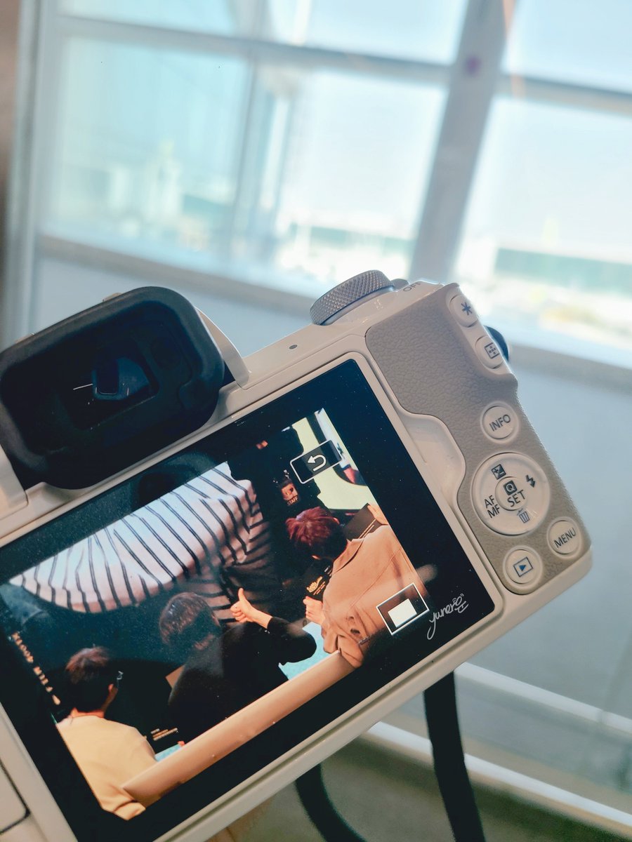 이제 집 가는 중~✈️
이번에 함께한 시간들 덕분에 너무 행복했어요💚 다음 컴백 때 또 만나요💚