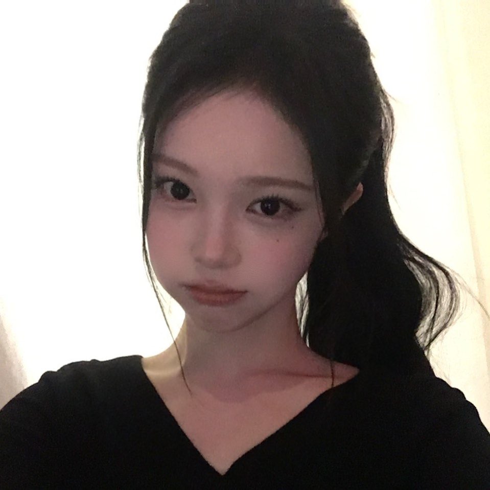 woooannn's tweet photo. 최근포스트 쭉 훑는데 진짜 얘 혼자ㅜ블링블링축고정렌즈안끼고잇네… 클래식이즈더베스트so덜어냄의미학을깨달아버린감성낭만간죽간살고딩의감다살행보에웃음이안멈춘다 https://t.co/sfXW1eVdA6