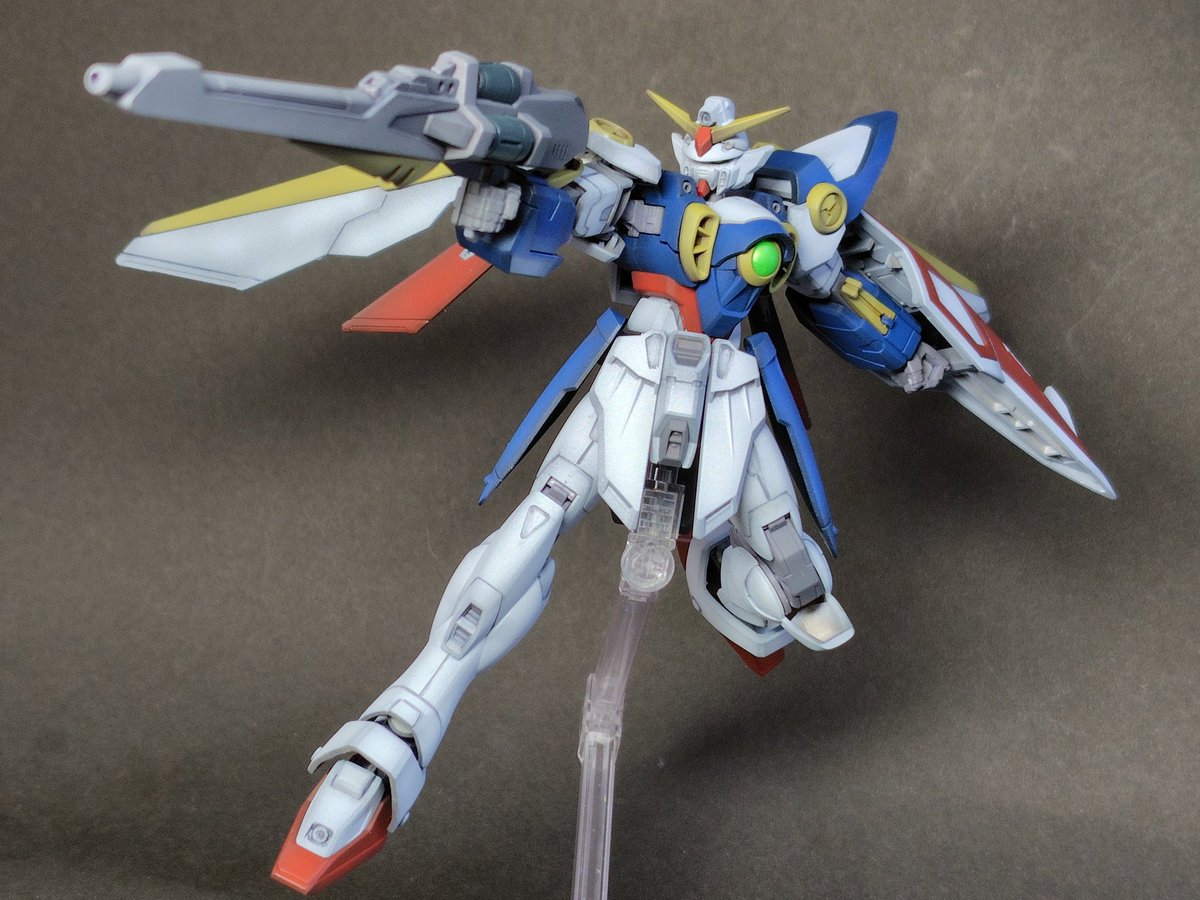 balpanther's tweet image. EG ウイングガンダム完成！！
変形が潔くオミットされてたり、ビームサーベルが着かなかったりするが細かい事は気にしない。
＃新機動戦士ガンダムW
＃ガンプラ　
＃ENTRYGRADE