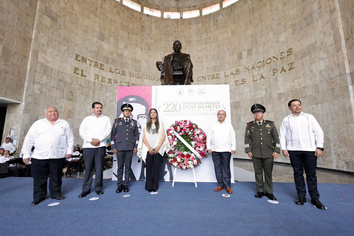JCGomezAranda's tweet photo. Fue una distinción representar al Gobernador Eduardo Ramírez en la ceremonia por el aniversario del natalicio de Don Benito Juaárez García, donde destaqué la vigencia de su legado como base de la vida pública nacional. https://t.co/9cCXDOn3Iv