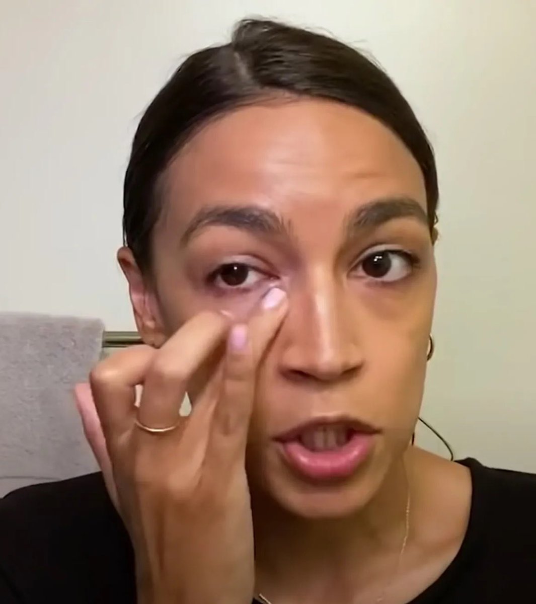 Oli London tweet media