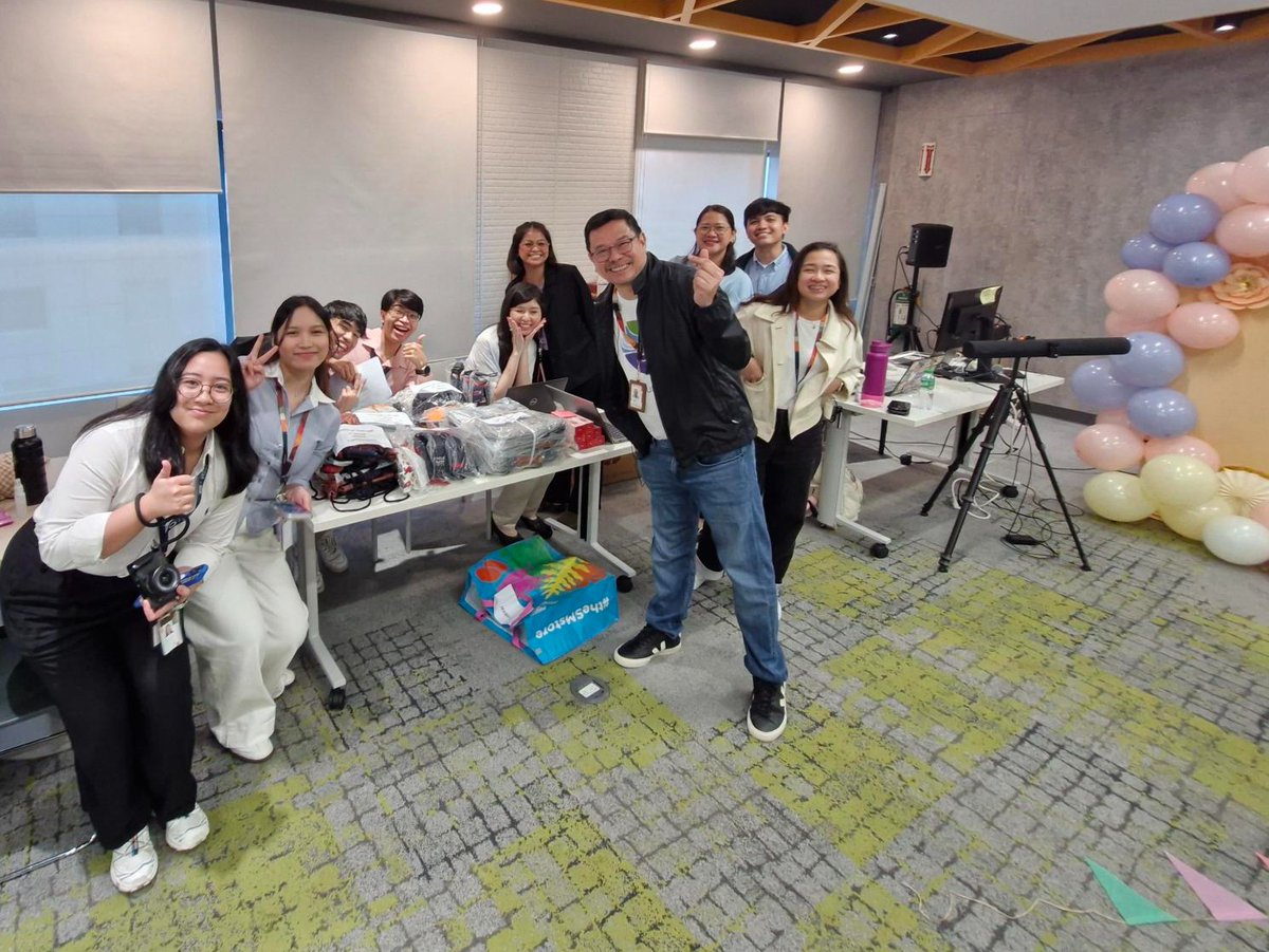 ronithchungath's tweet photo. It’s pause and play in the #Philippines during #FestOval—where @Oracle employees across Asia Pacific unwind and bond over new experiences. 🥳 Find out how #LifeAtOracle supports balanced lives https://t.co/IwMBi27eWI https://t.co/PdExBuC4Qx