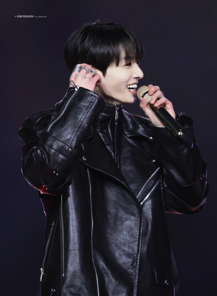 ONE_REASON_JK's tweet photo. 260321 정구기 웃는거 너무 예뻐💜
#정국 #JUNGKOOK #BTS @BTS_twt https://t.co/bGxa7Sr1wG
