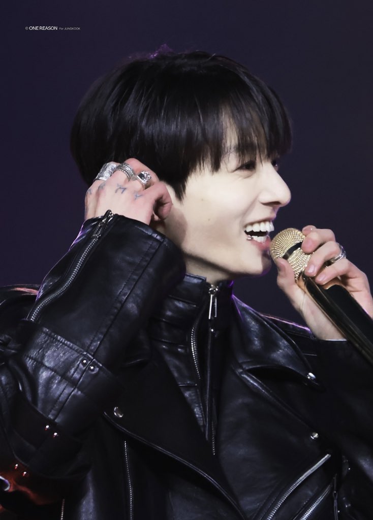 ONE_REASON_JK's tweet photo. 260321 정구기 웃는거 너무 예뻐💜
#정국 #JUNGKOOK #BTS @BTS_twt https://t.co/bGxa7Sr1wG