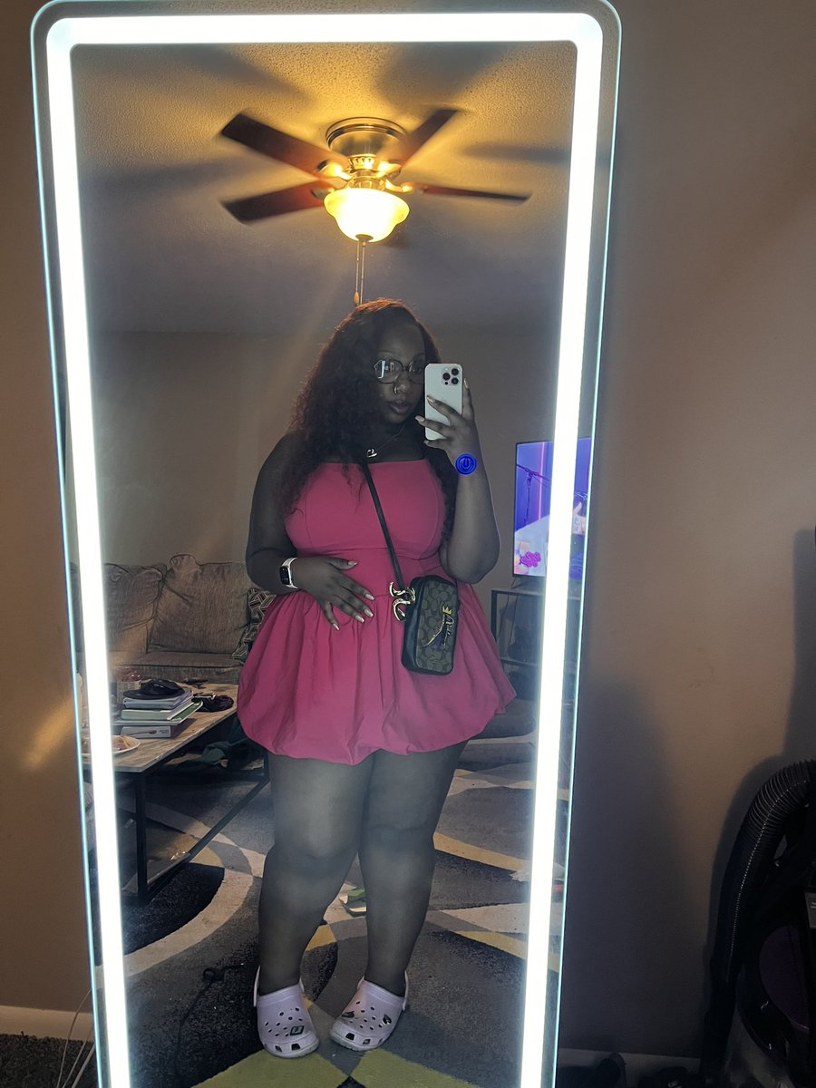 NeeNeePrettyAssᥫ᭡ tweet media